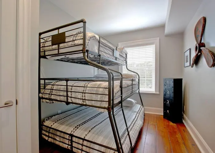 Newly Renovated 4 Bed 3 Bath And 2 Parking Spots