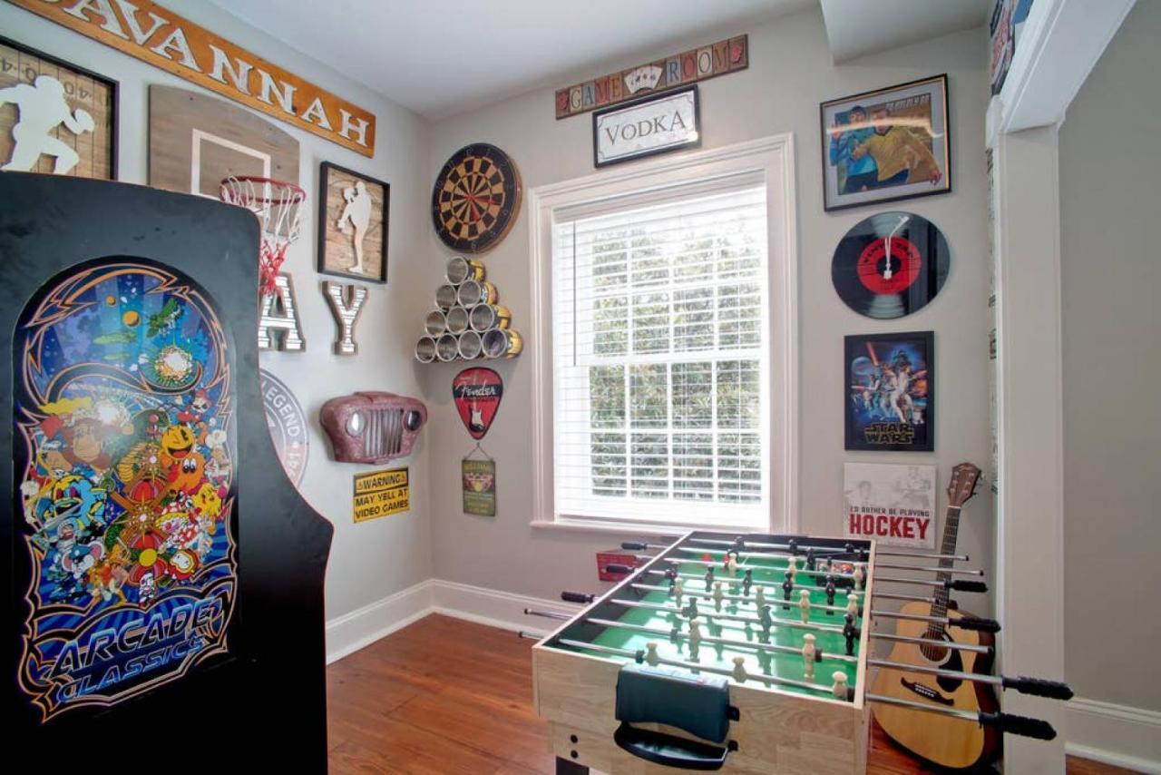 Newly Renovated 4 Bed 3 Bath And 2 Parking Spots Savannah