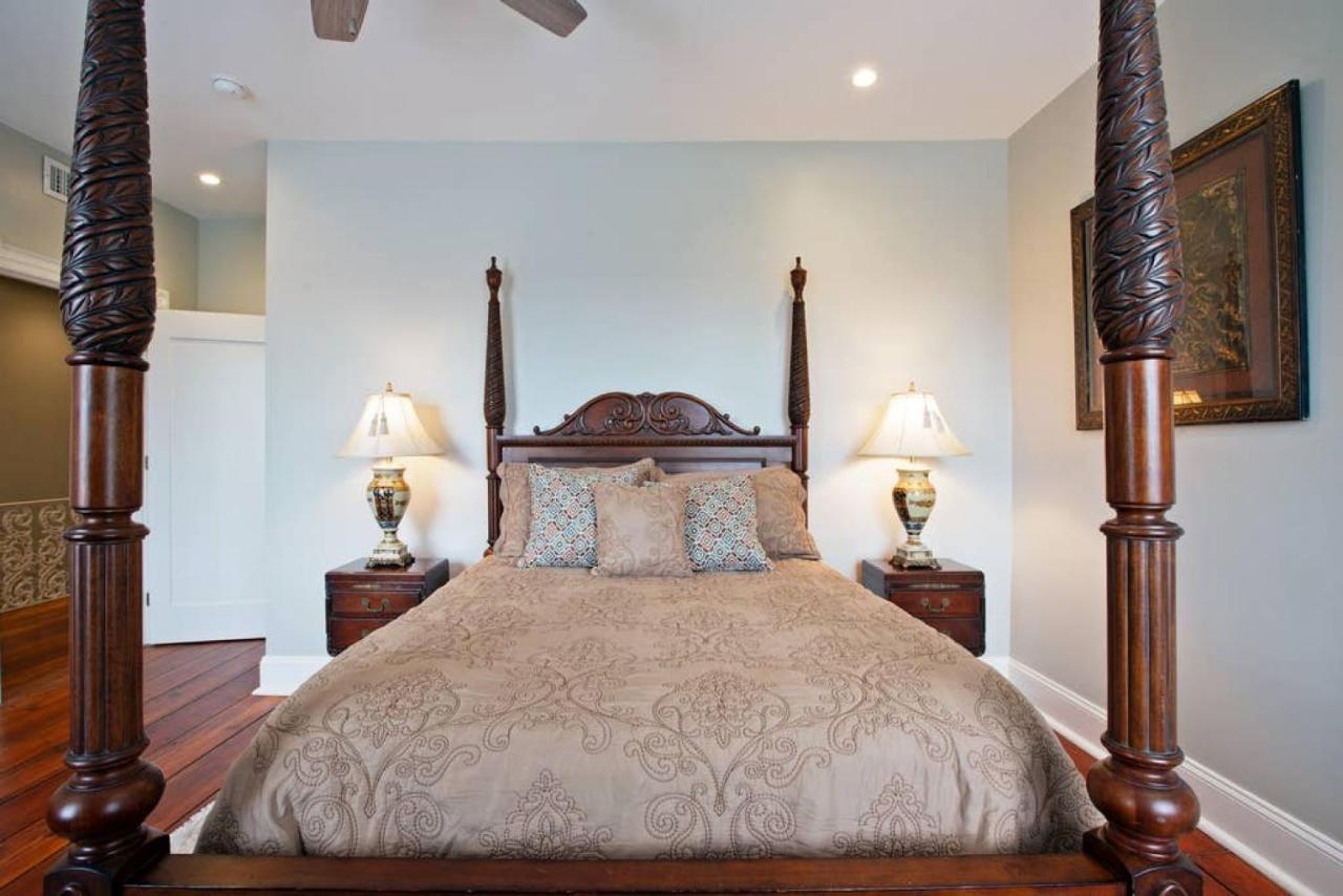 Newly Renovated 4 Bed 3 Bath And 2 Parking Spots Holiday home Savannah