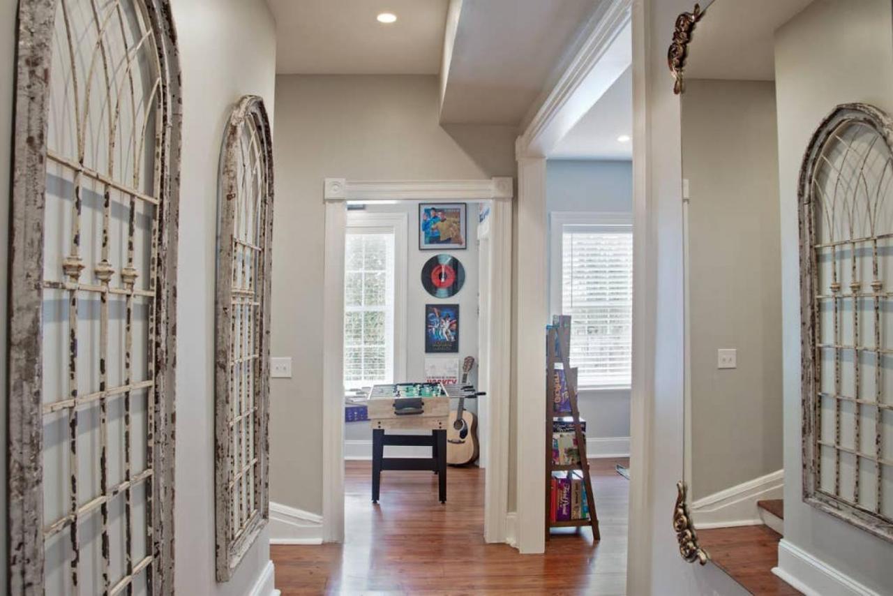 Newly Renovated 4 Bed 3 Bath And 2 Parking Spots Holiday home *