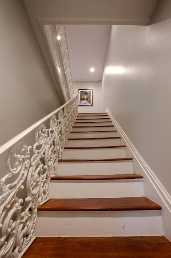 Newly Renovated 4 Bed 3 Bath And 2 Parking Spots * Savannah