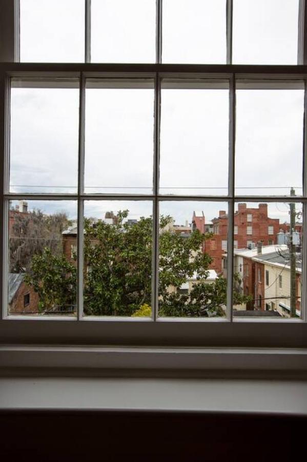 Newly Renovated 4 Bed 3 Bath And 2 Parking Spots Savannah