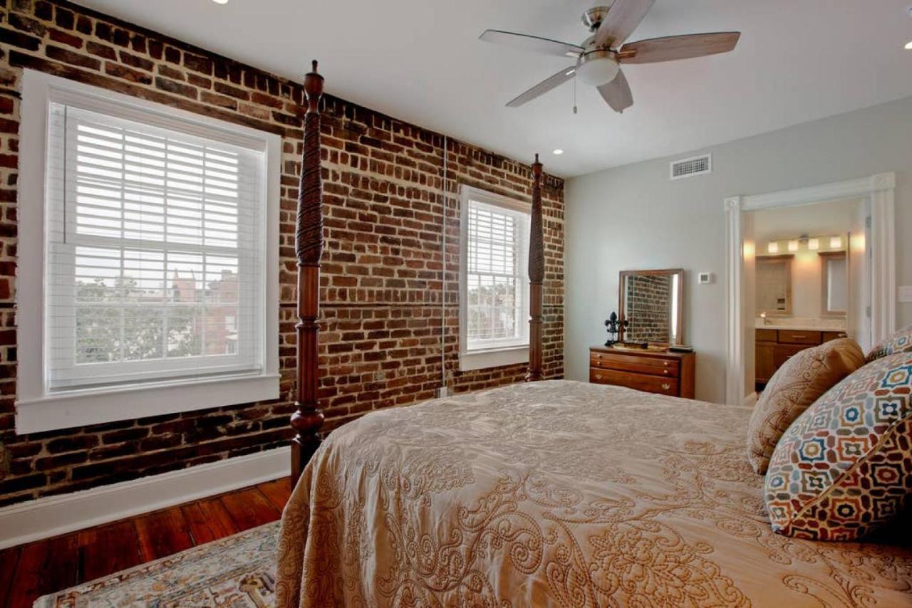 Holiday home Newly Renovated 4 Bed 3 Bath And 2 Parking Spots Savannah