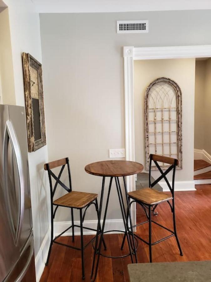 Newly Renovated 4 Bed 3 Bath And 2 Parking Spots Savannah